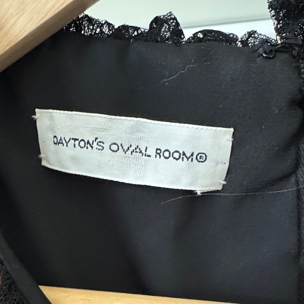 Vintage Bill Blass for Dayton’s Oval Room. Floral Puff Sleeve Black Top - Picture 3 of 11